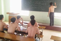 Khoảnh khắc hài khó đỡ ngày Hà Nội nóng kỷ lục 41 độ