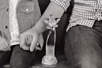 Xúc động bộ ảnh tưởng nhớ mẹ của con gái và cha