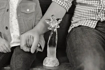 Xúc động bộ ảnh tưởng nhớ mẹ của con gái và cha