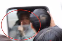 Bầu Kiên ra ám hiệu "lạ" trên xe về trại giam