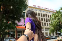 SV Báo chí tung bộ ảnh “Follow Me” chào đón sĩ tử