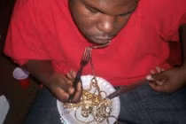 Khoảnh khắc hài hước: Bữa ăn... "đạm bạc"