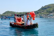 Màn rước dâu trên biển độc đáo của 8X ở Khánh Hòa