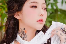 Nhan sắc vạn người mê của cô dâu xăm trổ kín người