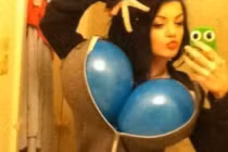 Khoảnh khắc hài hước: Hot girl chụp ảnh "bá đạo"