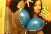 Khoảnh khắc hài hước: Hot girl chụp ảnh "bá đạo"