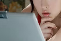 Cô gái bị bắt vì “tin đồn” gây phản ứng trái chiều