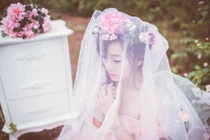 Nữ sinh Thanh Hóa 18 tuổi khoe dáng xinh với váy cưới