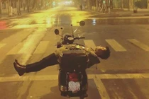 Cạn lời với những “quái nhân” đường phố Việt