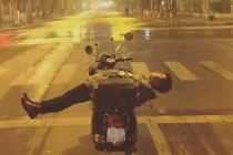 Cạn lời với những “quái nhân” đường phố Việt