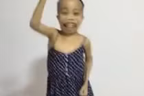 “Đại gia” Trần Sơn gây bão với “Vũ điệu cồng chiêng“