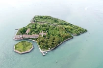 Trải nghiệm hòn đảo nhiều ma nhất thế giới