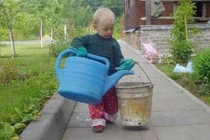 “Chết cười” xem bé thay cha mẹ làm việc nhà (2)