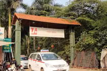 Chồng cũ Diễm Hương bị “sờ gáy” vì khoản nợ 200 tỷ