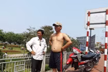 Cứu người tự tử, mất sạch tư trang