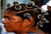 Ảnh cười Facebook: Công dụng mới của "áo mưa"