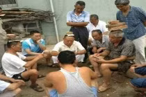 Ảnh cười Facebook: Khi các cụ chơi bài đội gạch