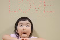 Muôn kiểu “làm xấu” của cô bé Nhật Bản đốn tim dân mạng