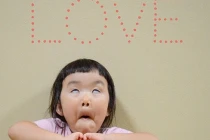 Muôn kiểu “làm xấu” của cô bé Nhật Bản đốn tim dân mạng