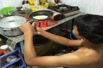 Ảnh cười Facebook: Rán trứng kiểu sinh viên