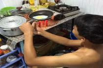 Ảnh cười Facebook: Rán trứng kiểu sinh viên