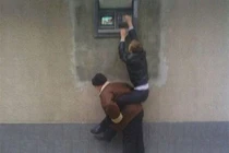 “Chết cười” với những “kiệt tác” của nhân loại (3)