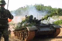 Xem bộ đội, xe tăng Quân khu 1 ầm ầm xung trận