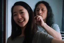 Hot girl xinh đẹp lấy chồng đáng tuổi bố gây xôn xao