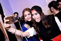 Khả Ngân, hot girl Thái Lan nhí nhố "tự sướng" cùng nhau