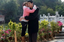 Chuyện tình của “cặp đôi đũa lệch” 