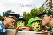 “Cặp lính dưa hấu” gây sốt mạng Trung Quốc