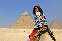 Ảnh “Follow me” phiên bản lộ mặt của nữ sinh người Việt