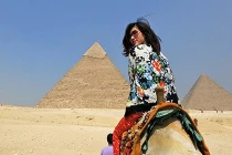 Ảnh “Follow me” phiên bản lộ mặt của nữ sinh người Việt