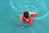 Người yêu và chị gái cùng rơi xuống sông, chàng trai phản ứng "lạ"