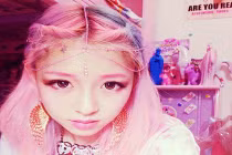 “Chân dài” xinh đẹp nổi tiếng vì mê màu hồng