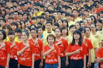 12.000 bạn trẻ xếp hình cờ đỏ sao vàng tại Mỹ Đình