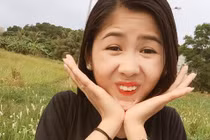 Khoảnh khắc khó đỡ của hot girl chân khoèo Hải Dương