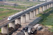 “Đoàn tàu” TQ sắp đâm vào “Vạn lý Trường thành”? 