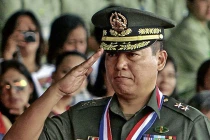 Tàu TQ tiến gần xác tàu Philippines ở Bãi Cỏ Mây 