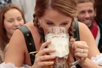 Say sưa trong lễ hội bia lớn nhất thế giới