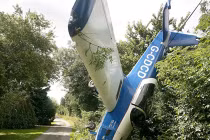 Máy bay rơi, phi công thoát hiểm kỳ lạ