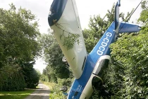 Máy bay rơi, phi công thoát hiểm kỳ lạ