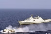 Tàu đổ bộ TQ làm gì gần bờ biển Syria?