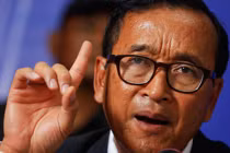 Sam Rainsy "nịnh" Trung Quốc, "nói xằng" về Biển Đông 