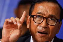 Campuchia: Sam Rainsy “cõng rắn cắn gà nhà“?