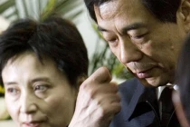 Vụ Bạc Hy Lai: TQ không chỉ biết “bắt ruồi”