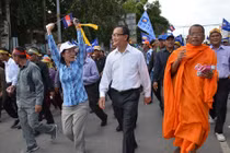 Cảnh sát Campuchia dùng hơi cay giải tán biểu tình 