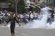 Biểu tình ở Campuchia biến thành bạo lực 