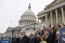 Mỹ lộ "lỗ thủng" chính trị lớn từ cuộc chiến ngân sách