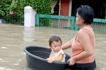 Hình ảnh đường phố Manila cũng biến thành sông